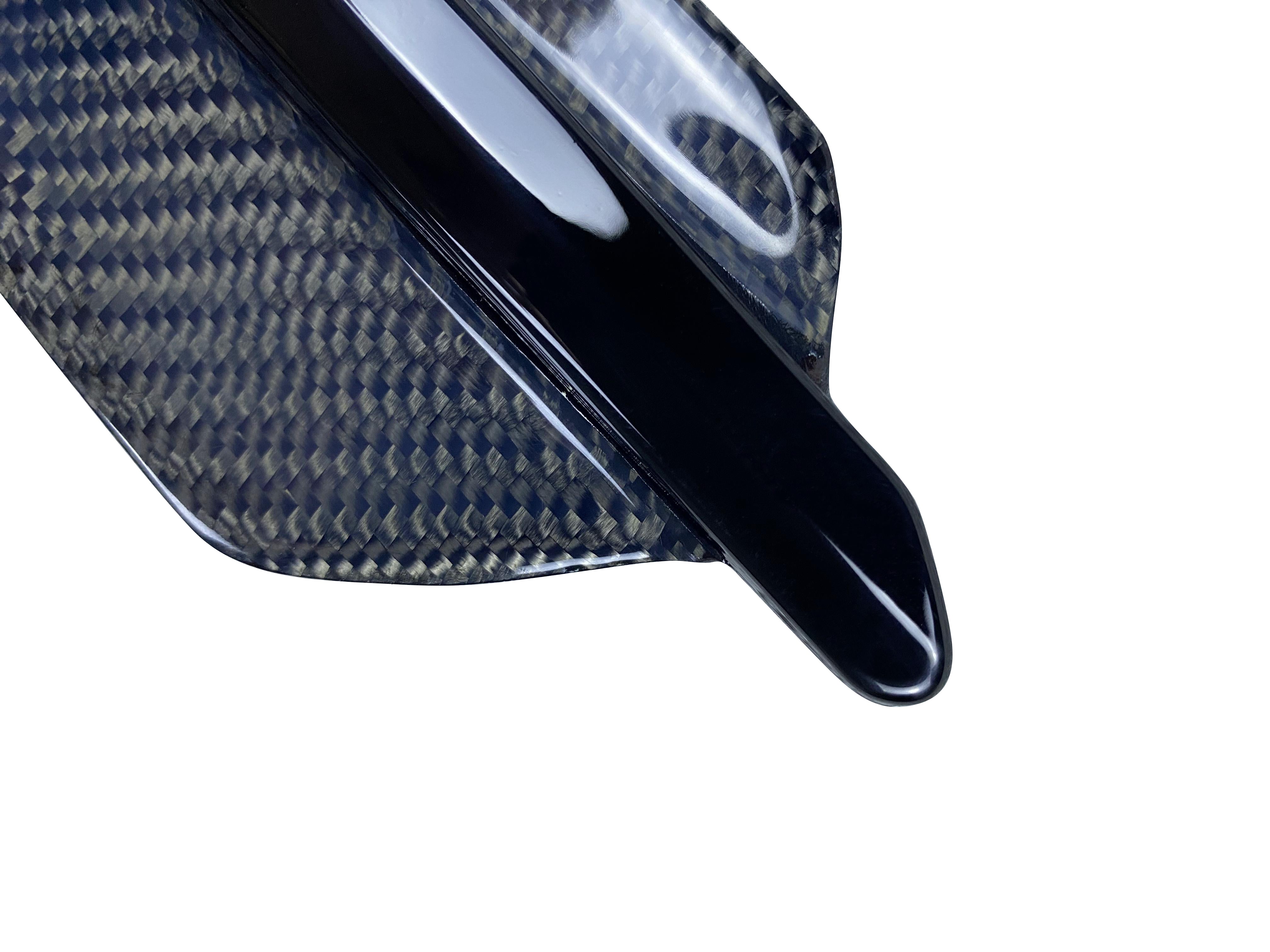 Carbon Seitenembleme aus PrePreg Carbon für BMW M2 Competition (F87)   FLOW DOWN®