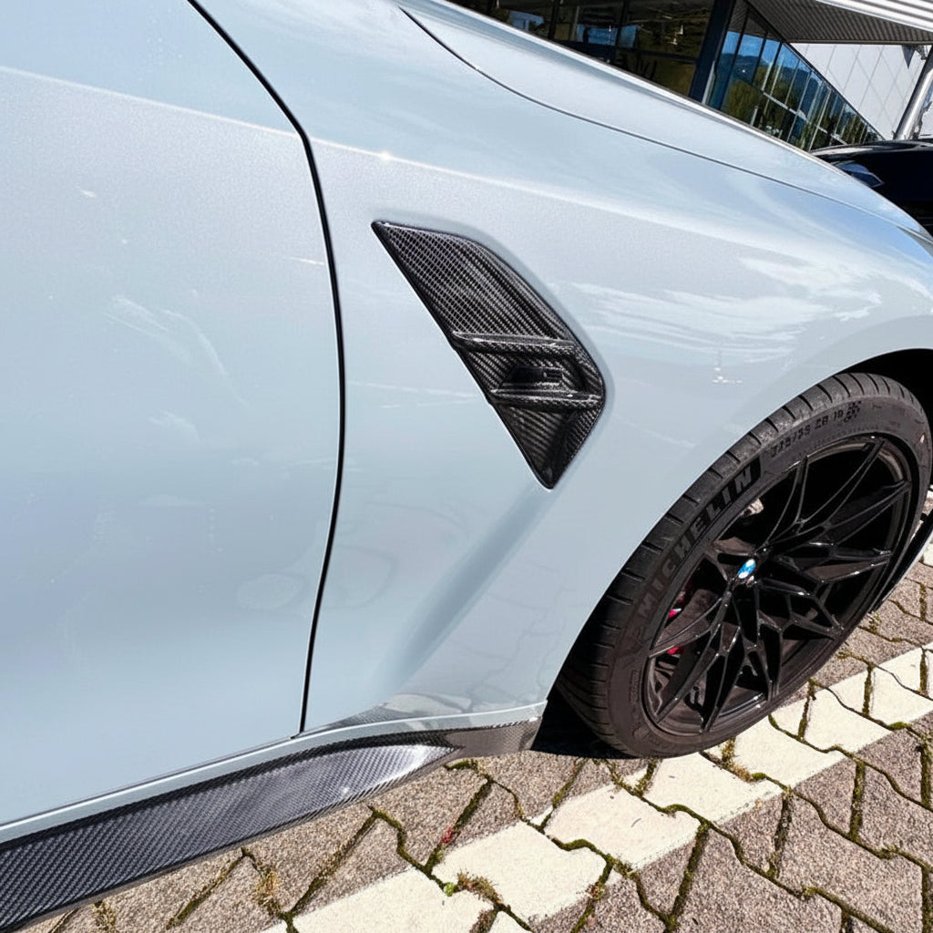 Carbon Seitenembleme aus PrePreg Carbon Austausch passend für BMW M3/M4 (G80/G81/G82/G83)   FLOW DOWN®