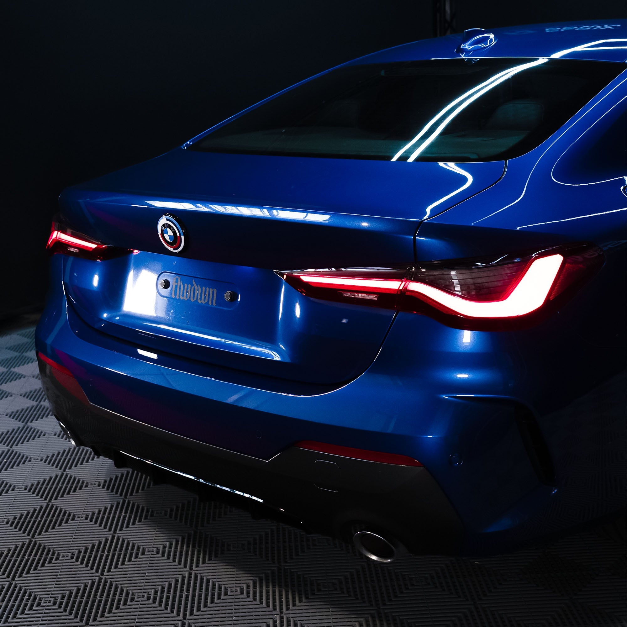 FLOW DOWN® Magnet Kennzeichenhalter für BMW 4er (G22)   FLOW DOWN®