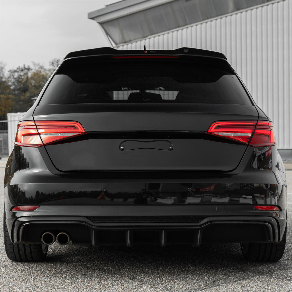 FLOW DOWN® Magnet-Kennzeichenhalter für Audi A3/S3/RS3 TT/RS – Rahmenlose Magnet-Kennzeichenhalter für eine unsichtbare, sichere und schnelle Befestigung. Perfekt für Fotoshootings und ein cleanes Fahrzeug-Design. Kompatibel mit Alu- und 3D-Kennzeichen sowie internationalen Nummernschildern.