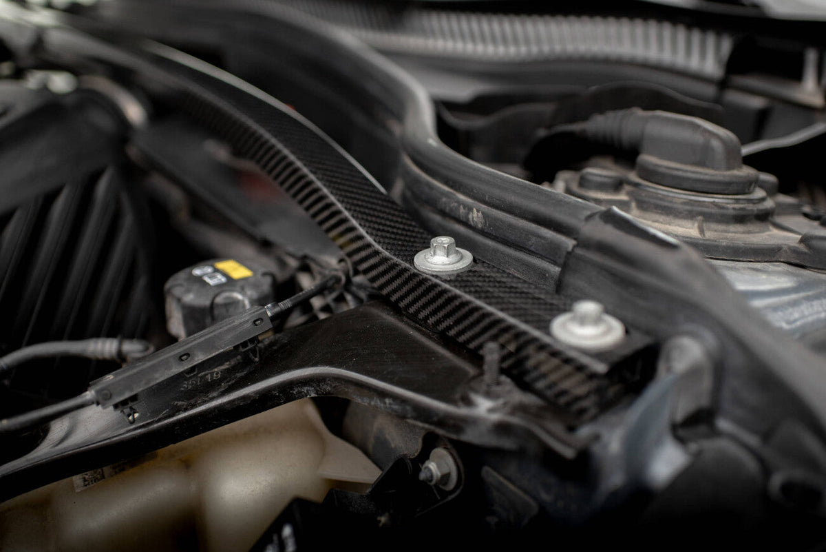 Carbon Domstreben Cover für BMW 1er F40 M135i   Maxton Design