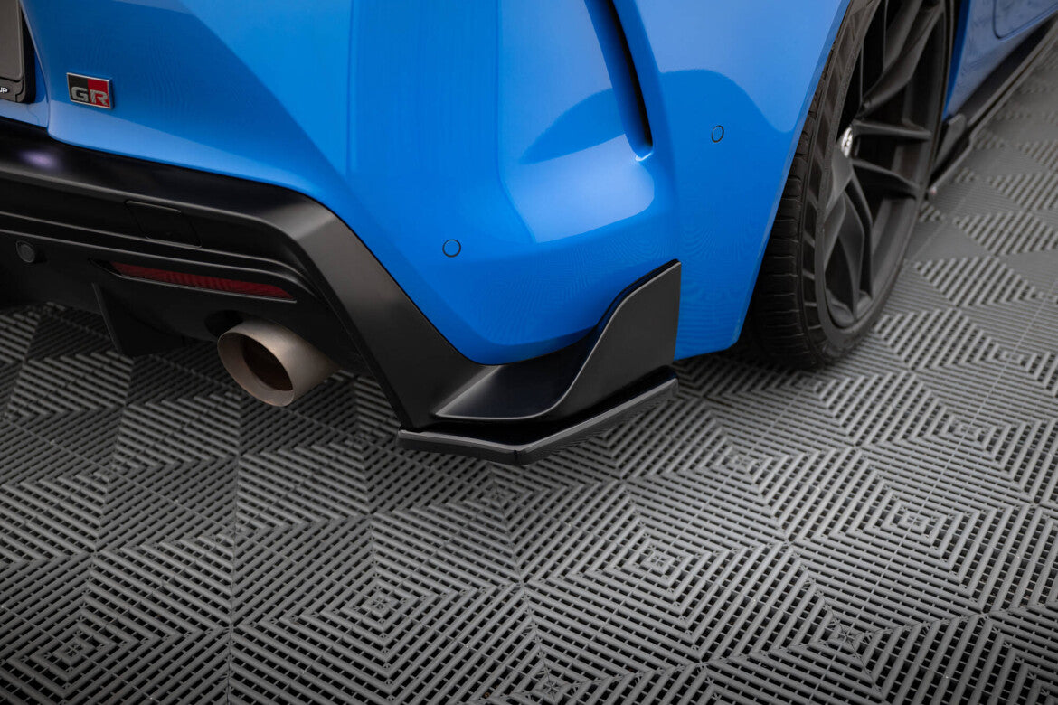 Heck Flaps V.2 Rot Hochglanz passend für Toyota Supra Mk5 Nahaufnahme