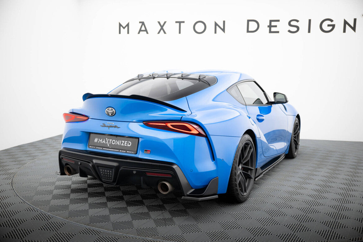 Heck Flaps V.2 Schwarz Hochglanz passend für Toyota Supra Mk5 montiert