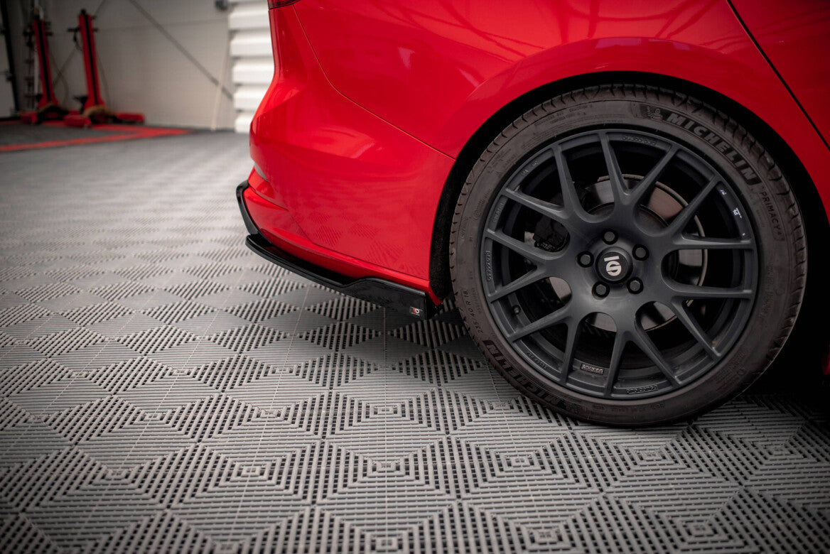 Heck Ansatz Flaps Diffusor V.8 für Ford Focus Kombi ST-Line Mk4   Maxton Design