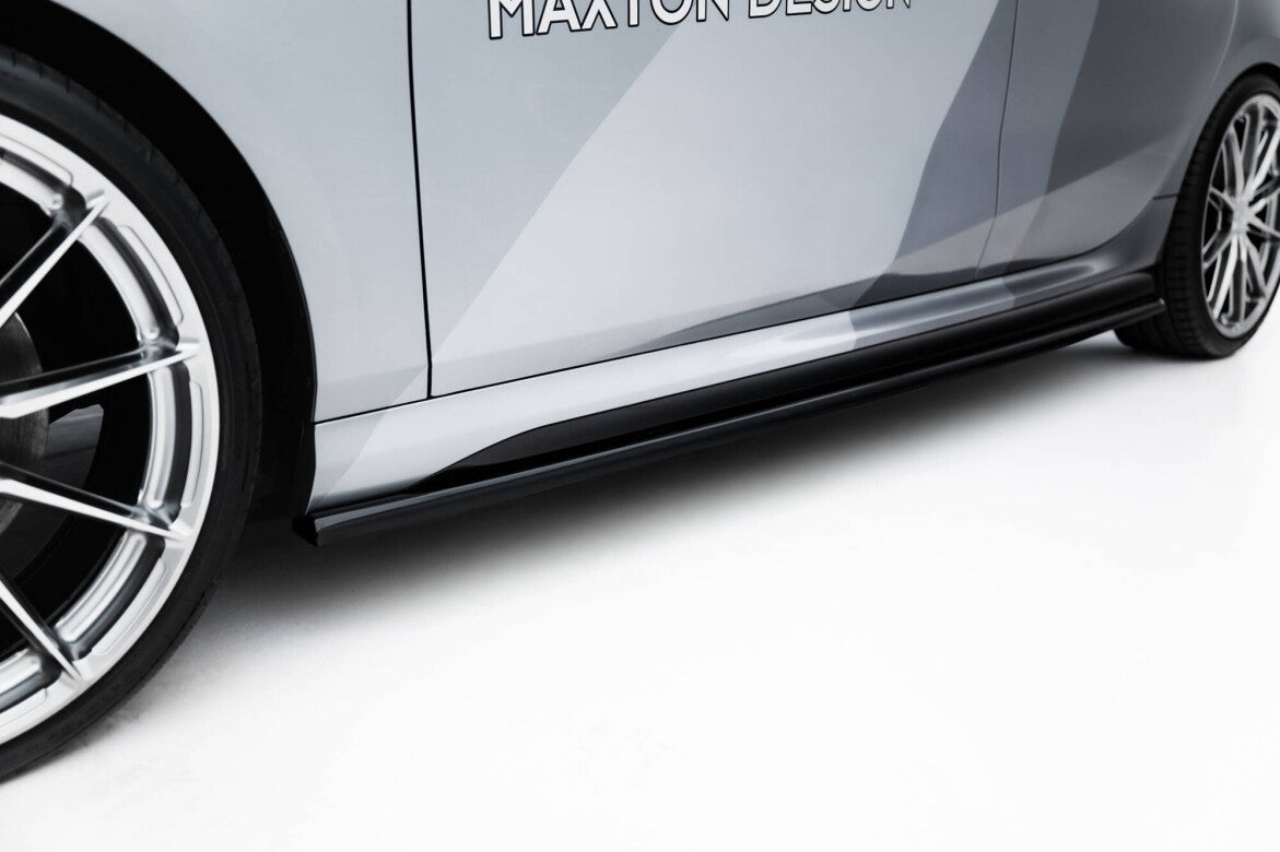 Seitenschweller Ansatz Cup Leisten V.1 für BMW M135i / 1 M-Paket F70   Maxton Design