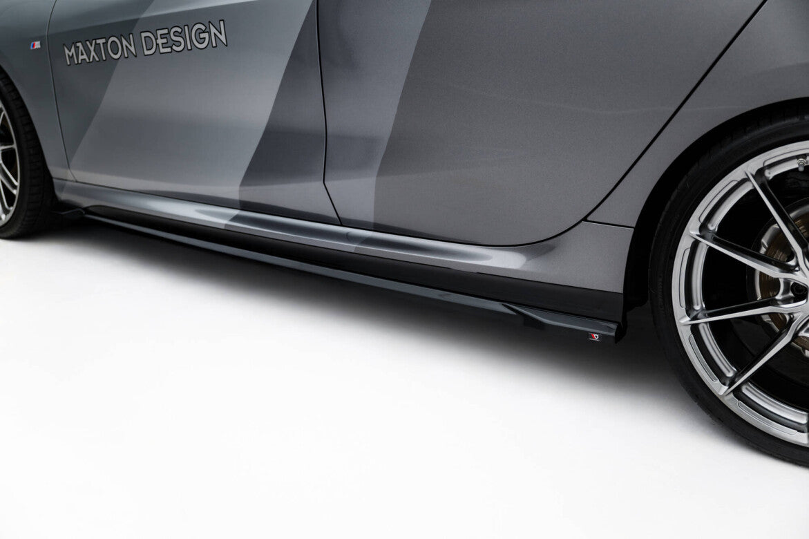 Seitenschweller Ansatz Cup Leisten V.3 für BMW M135i / 1 M-Paket F70   Maxton Design