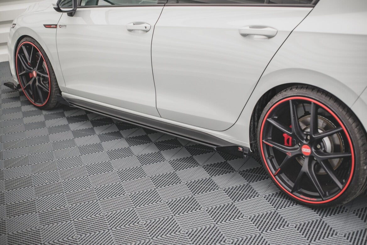 Seitliche Schweller Flaps für VW Golf 8 GTI / GTI Clubsport   Maxton Design