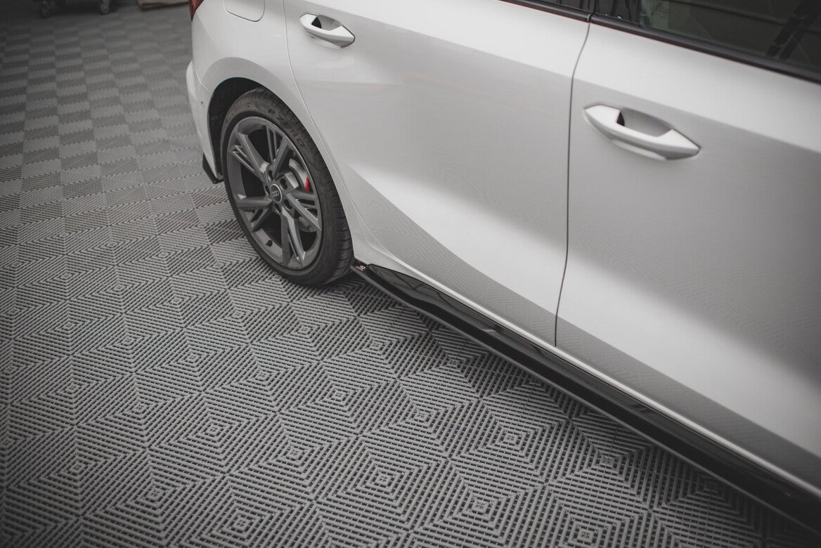 Street Pro Seitenschweller Ansatz Cup Leisten für Audi S3 / A3 S-Line 8Y   Maxton Design