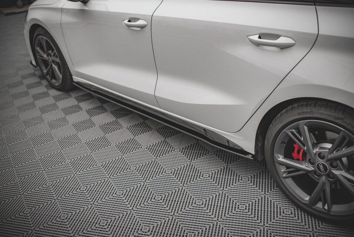 Street Pro Seitenschweller Ansatz Cup Leisten für Audi S3 / A3 S-Line 8Y   Maxton Design
