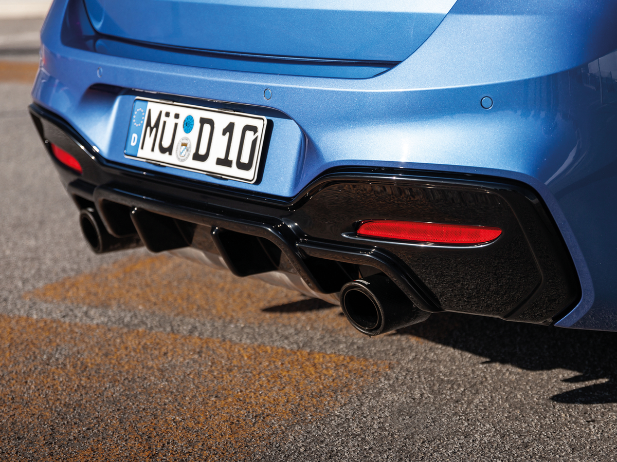 Zaero Design EVO-1 Diffusor passend für BMW 1er F20 F21 M135 M140 LCI – Heckansicht